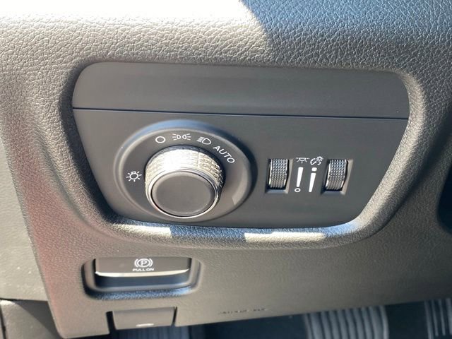 New 2025 Jeep Grand Cherokee Laredo X w/ Luxury Tech Group I AWD/4WD image 25