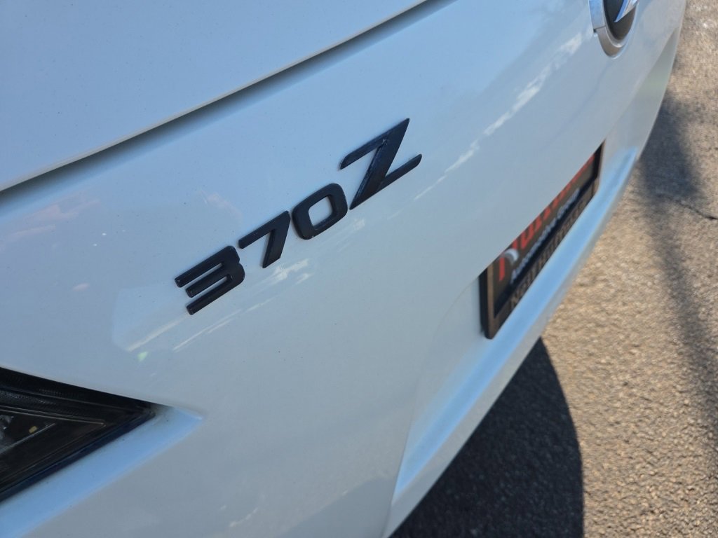 Used 2016 Nissan 370Z w/ Sport Package image 12