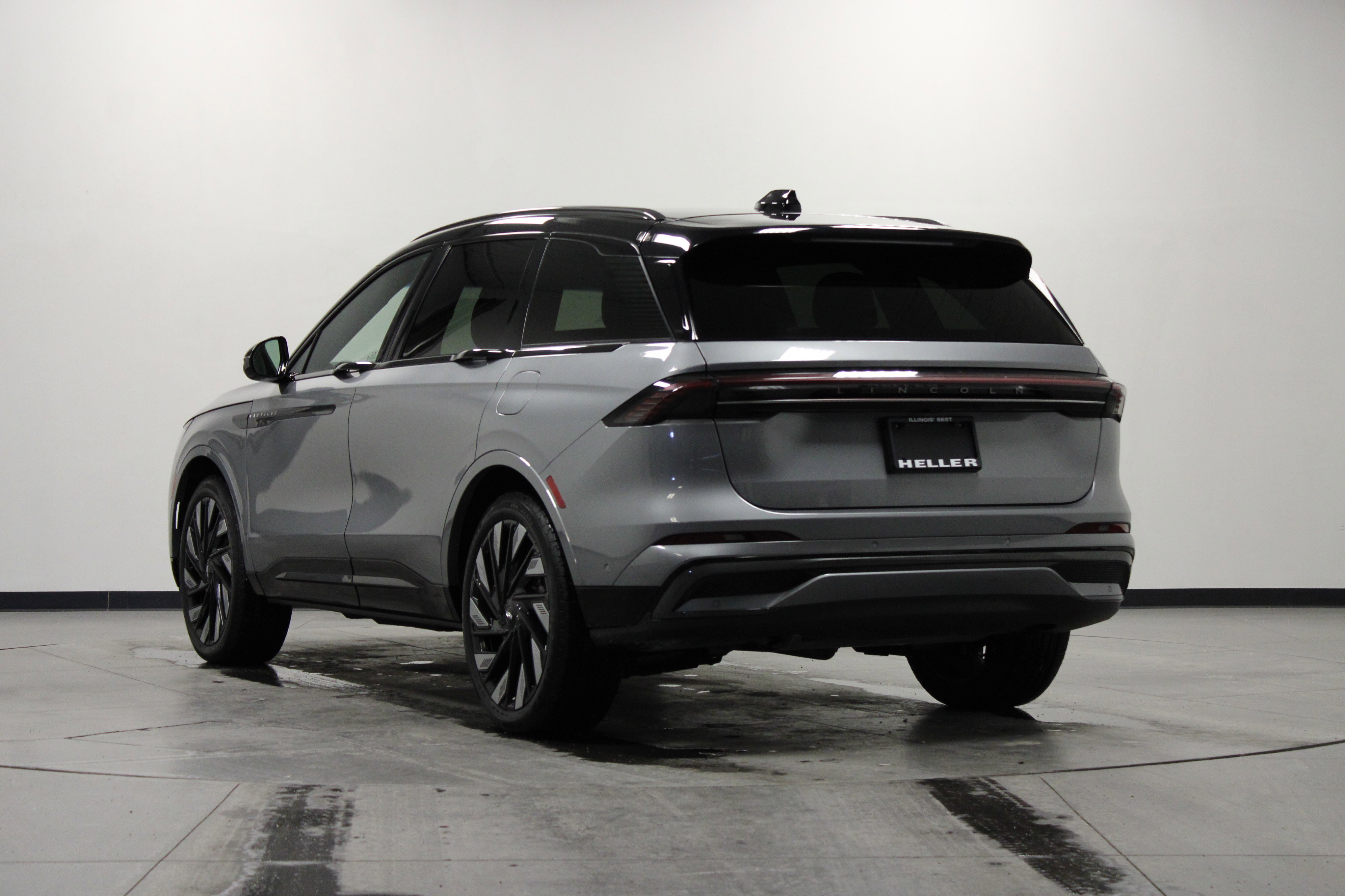 Used 2024 Lincoln Nautilus Reserve w/ Jet Appearance Package (87T) image 6