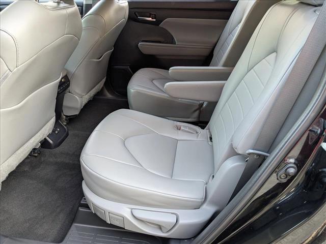 Used 2023 Toyota Highlander XLE image 19