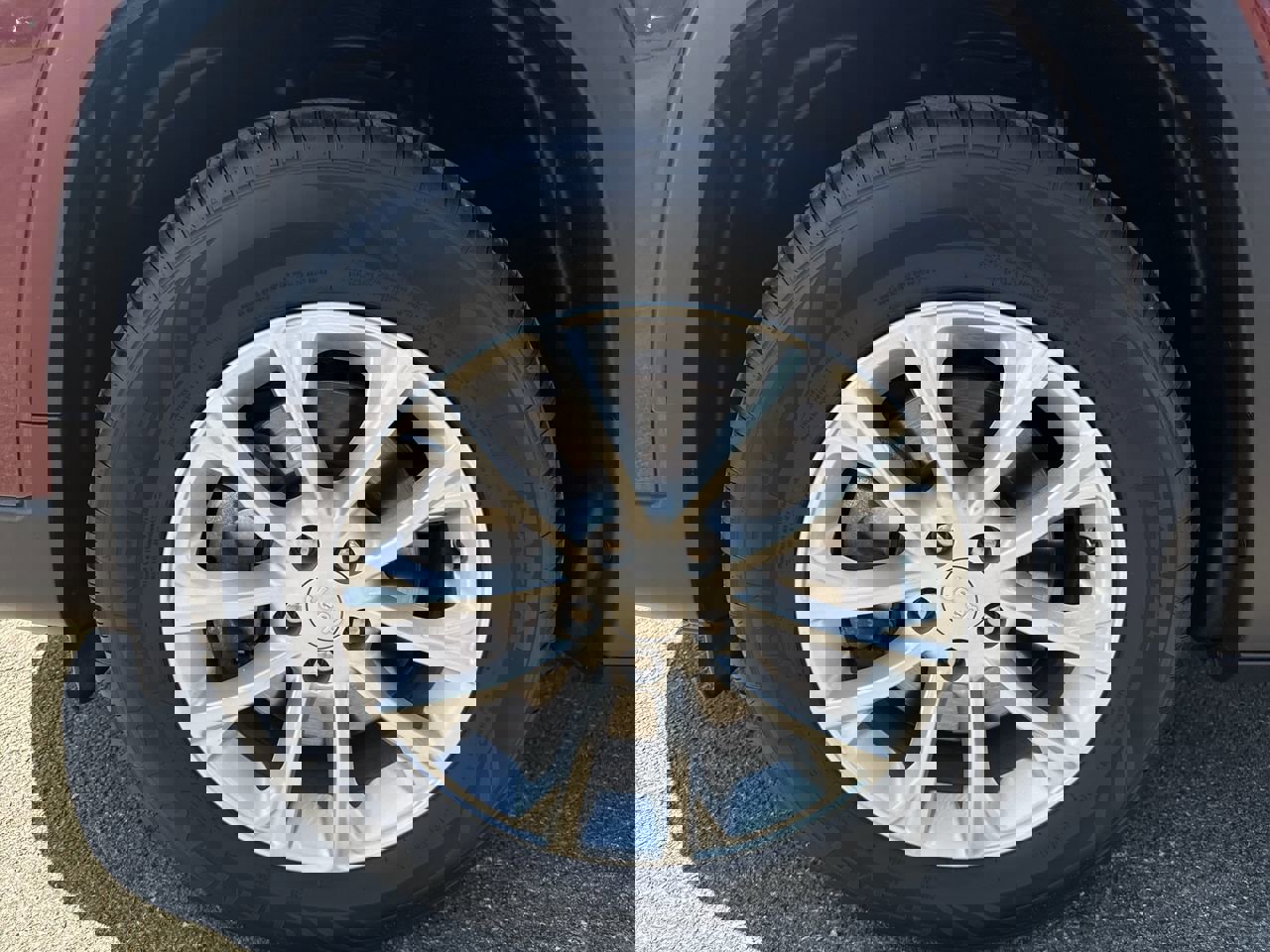 Used 2019 Jeep Cherokee Latitude w/ Popular Appearance Group image 10