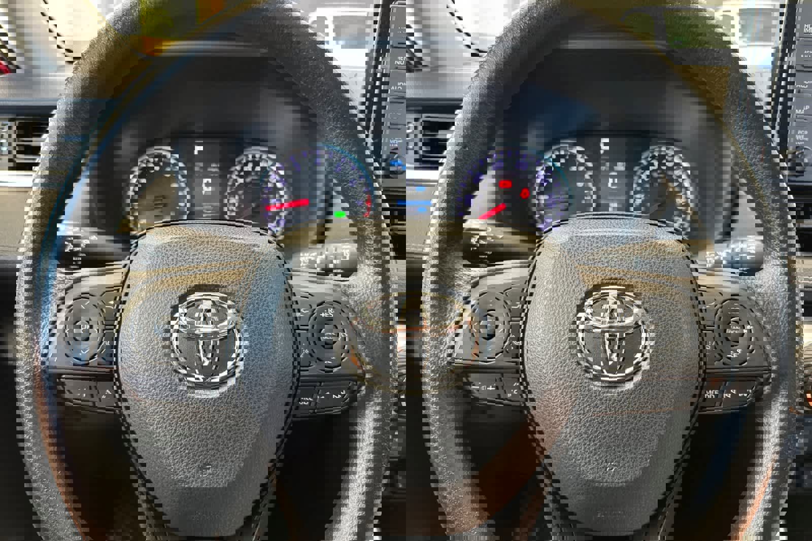 Used 2022 Toyota RAV4 XLE image 25