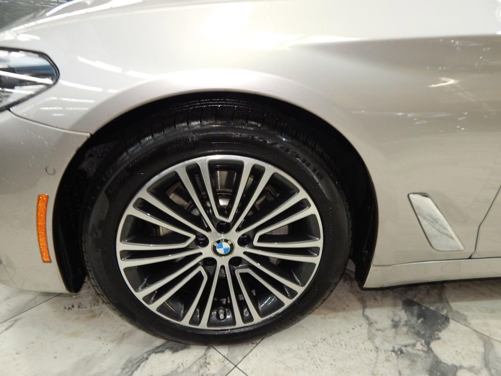 Used 2019 BMW 540i xDrive w/ Dynamic Handling Package image 10