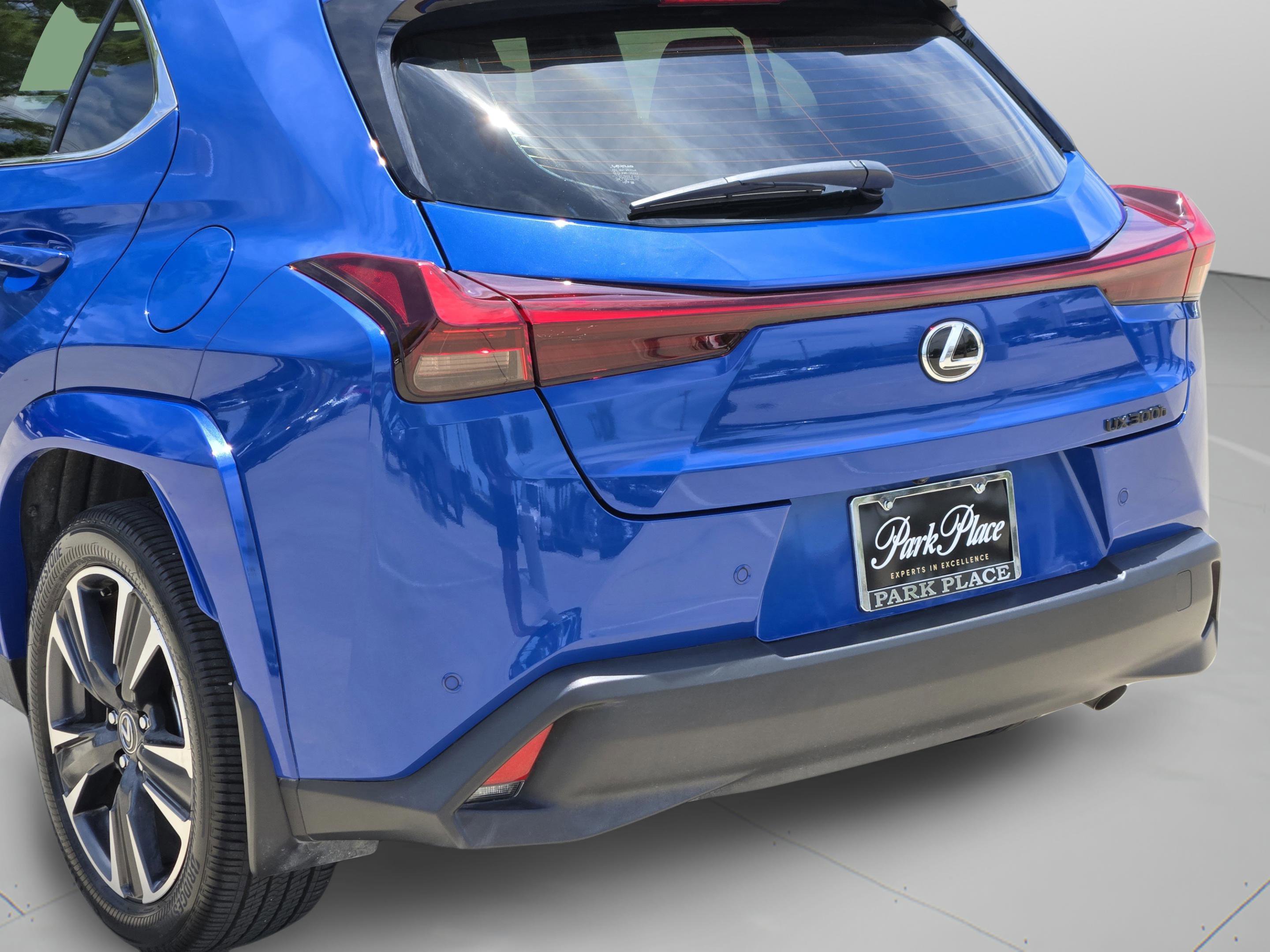Used 2025 Lexus UX 300h FWD w/ Cold Area Package image 32