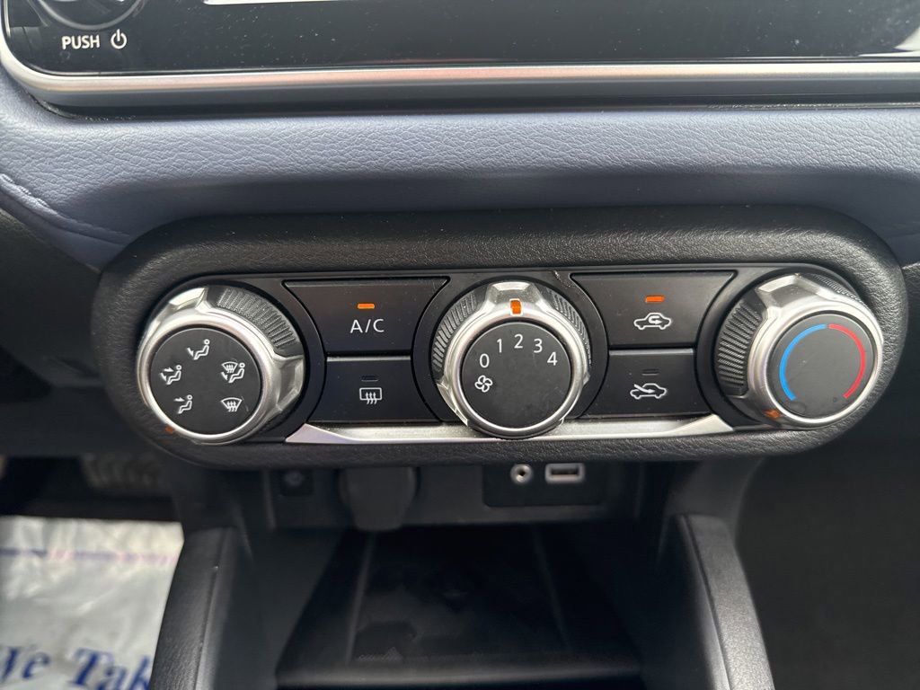 Used 2024 Nissan Versa SV FWD image 33