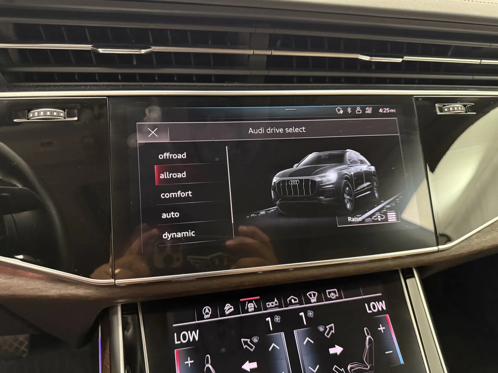 Used 2019 Audi Q8 Prestige w/ Adaptive Chassis Package AWD/4WD image 25
