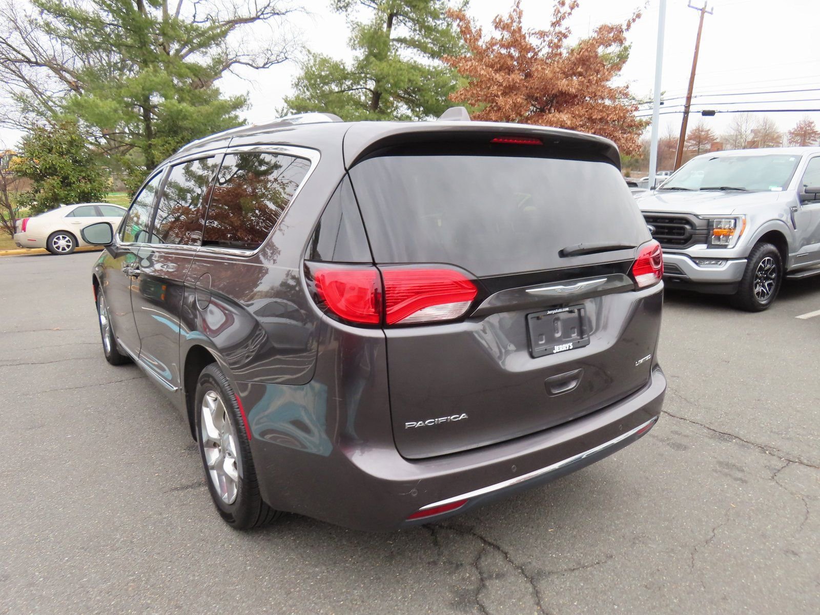 Used 2017 Chrysler Pacifica Limited image 7