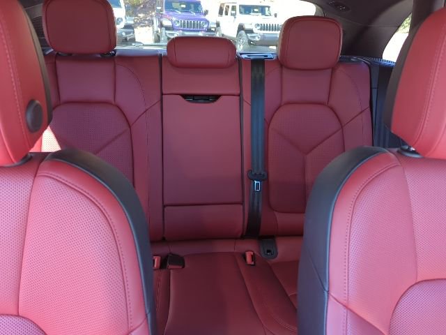 Used 2025 Porsche Macan S image 21