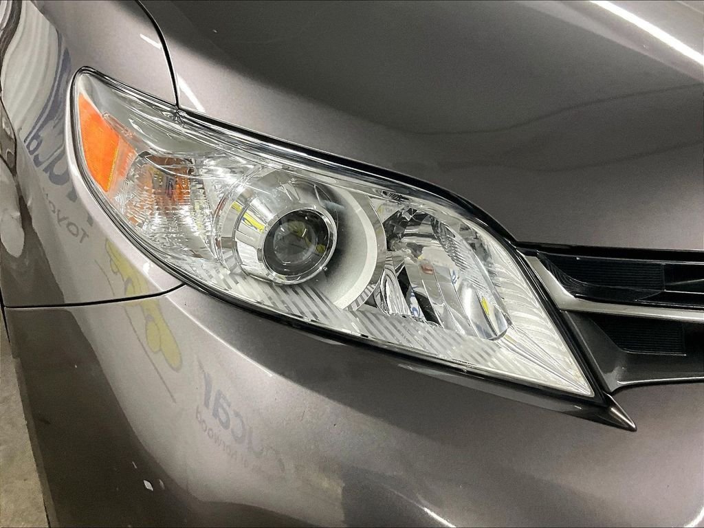 Certified 2020 Toyota Sienna XLE Premium AWD/4WD image 31