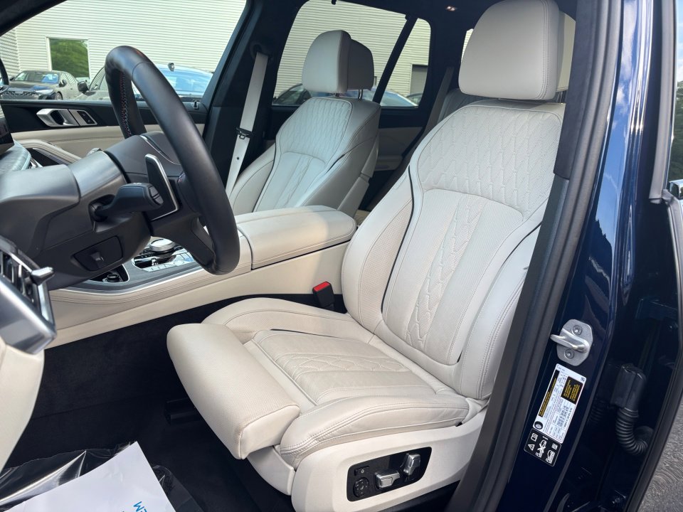 Used 2026 BMW X5 M60i AWD/4WD image 30