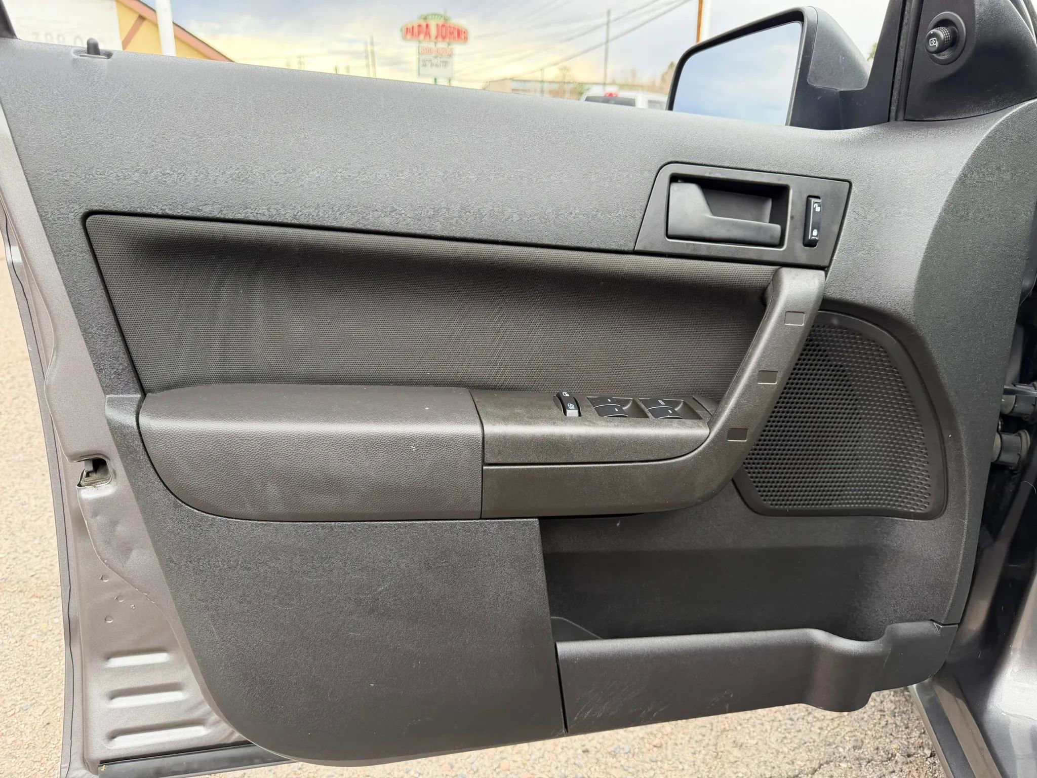 Used 2009 Ford Focus SE image 12