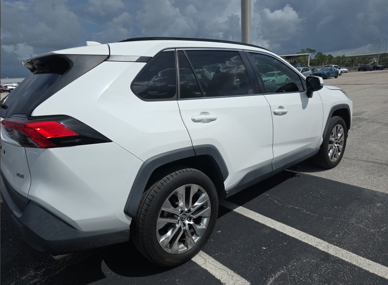 Used 2020 Toyota RAV4 XLE Premium FWD image 3