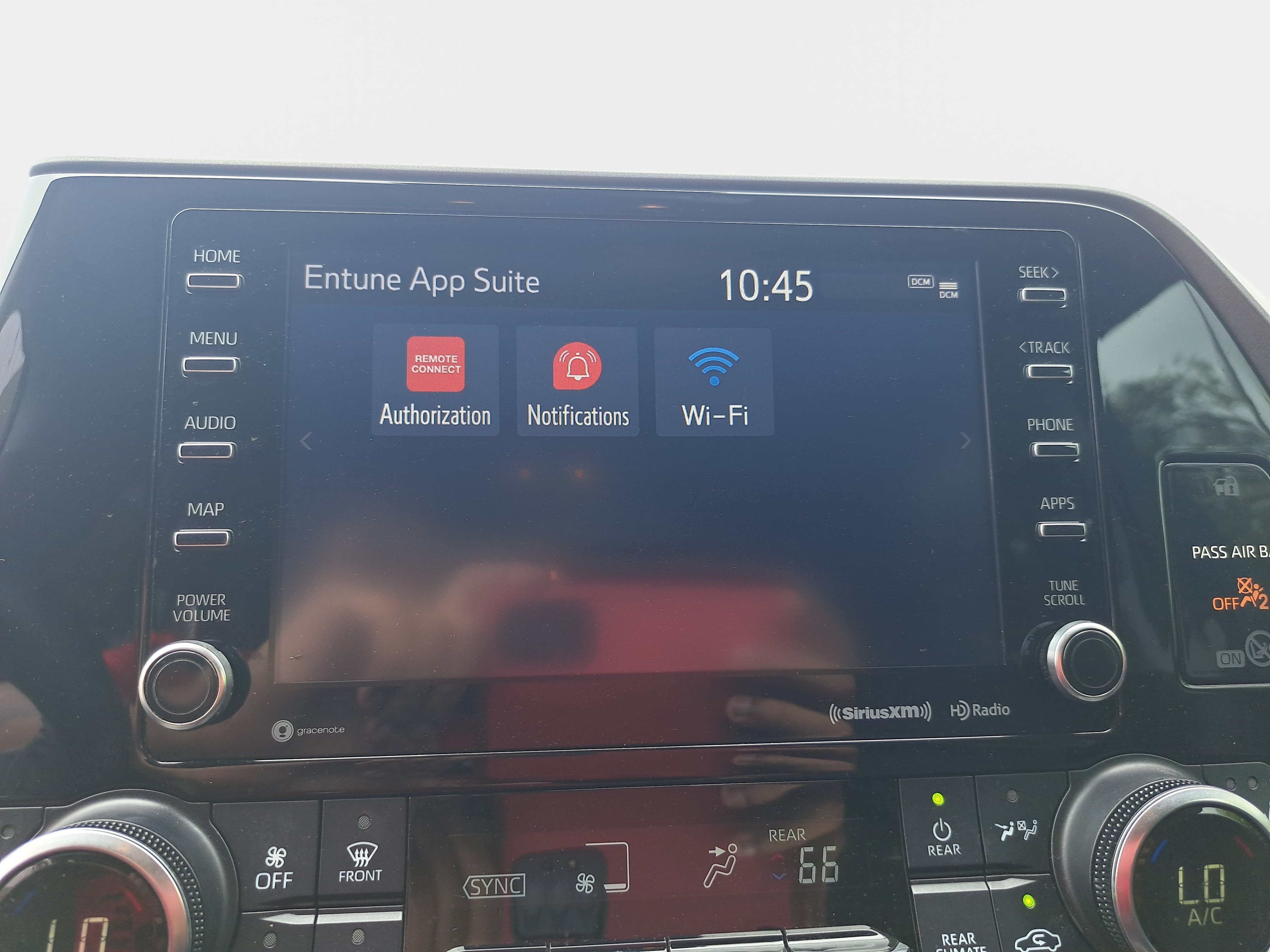 Used 2021 Toyota Highlander XLE FWD image 21