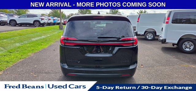Used 2025 Chrysler Pacifica Limited FWD image 8