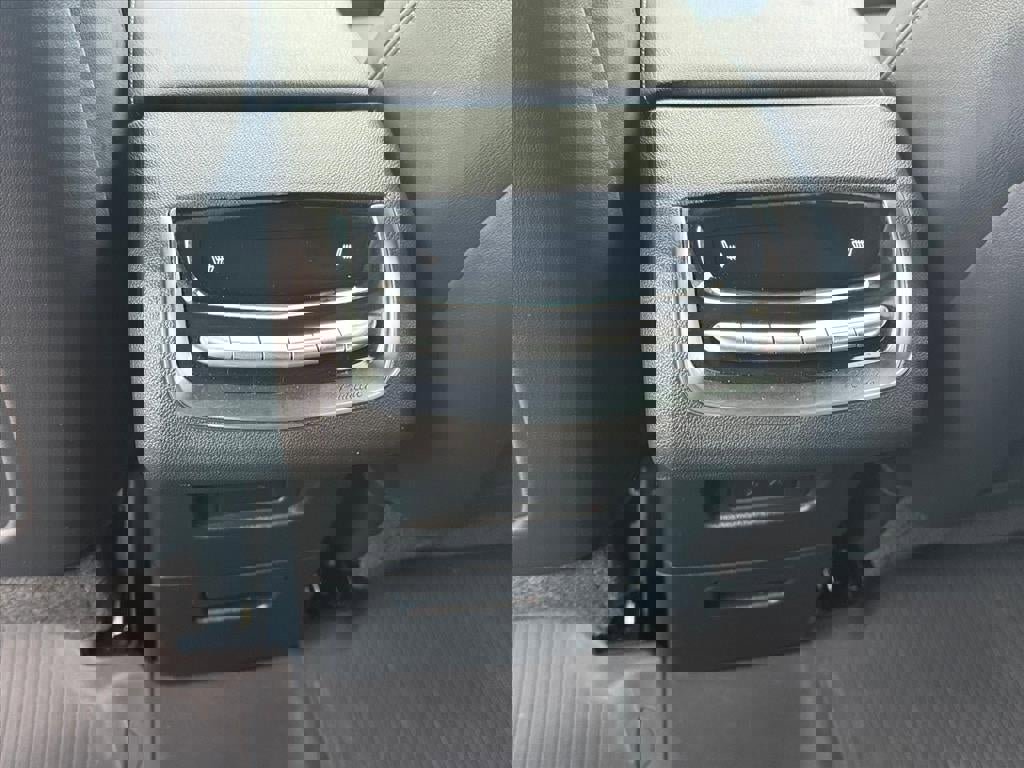 Used 2024 Cadillac XT6 Premium Luxury w/ Technology Package image 8