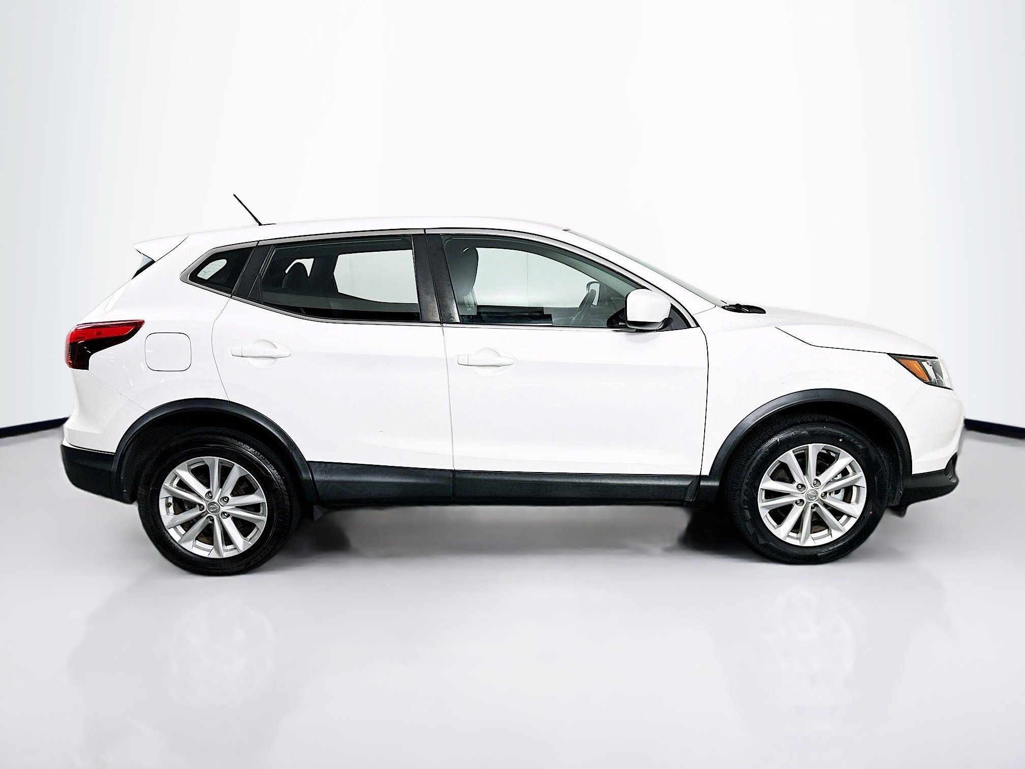 Used 2018 Nissan Rogue Sport S w/ S Appearance Package AWD/4WD image 10