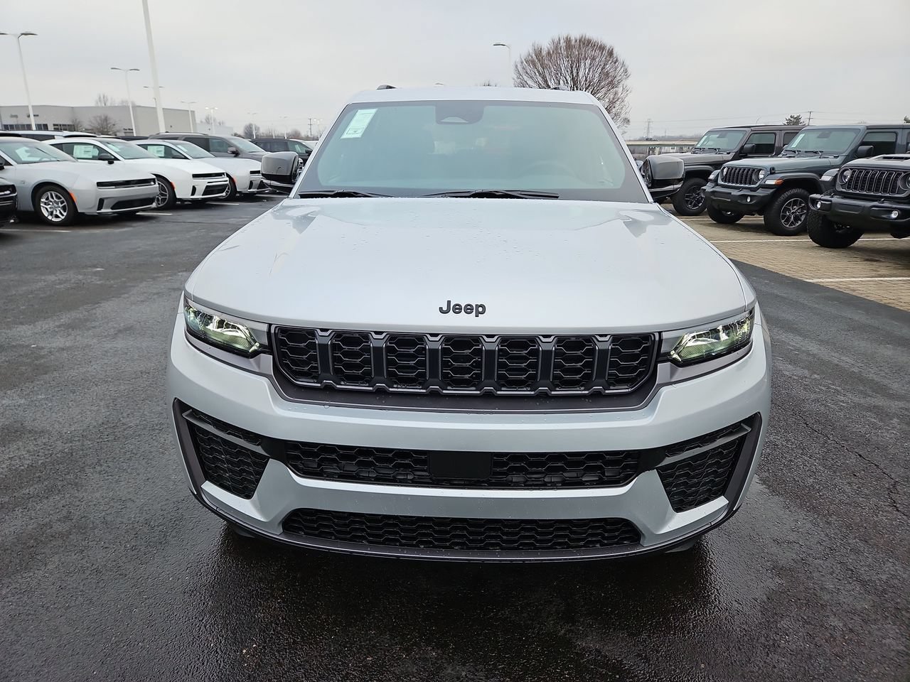 New 2026 Jeep Grand Cherokee Altitude AWD/4WD image 2