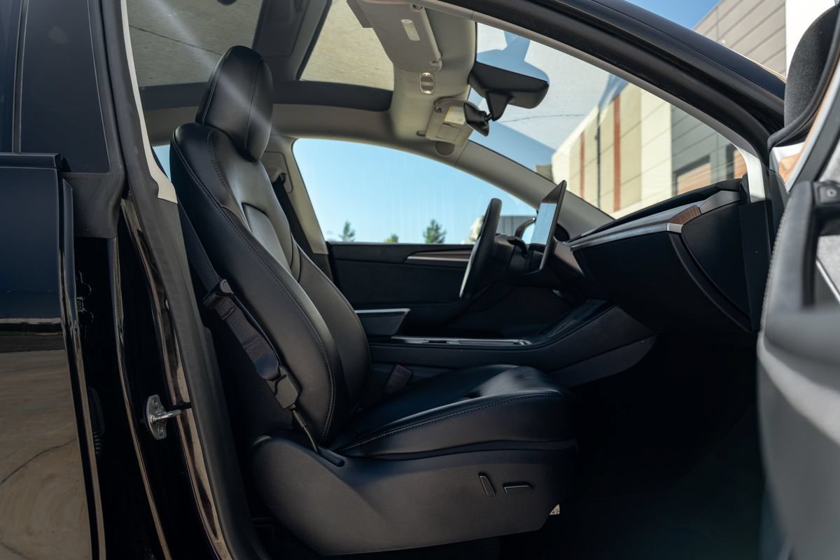Used 2025 Tesla Model Y Long Range AWD/4WD image 30