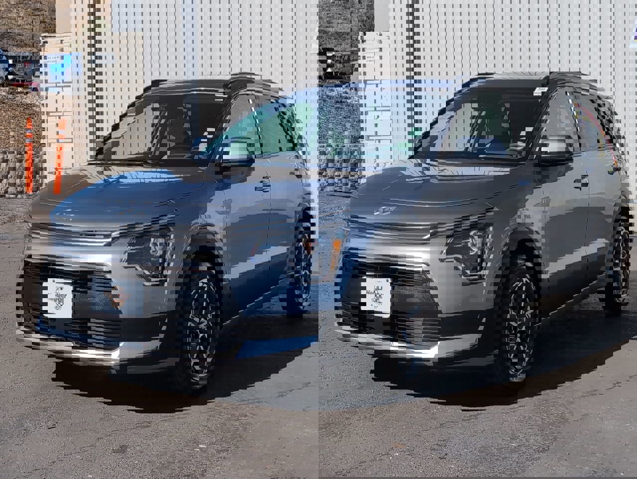 Used 2023 Kia Niro EX image 3