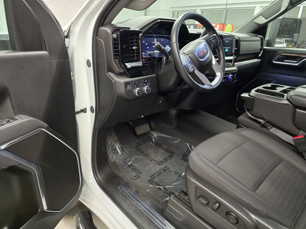 Used 2025 GMC Sierra 2500 SLE w/ SLE Value Package; AWD/4WD image 19