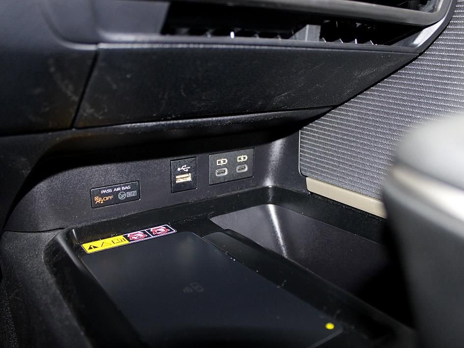 Used 2025 Toyota Camry SE image 17