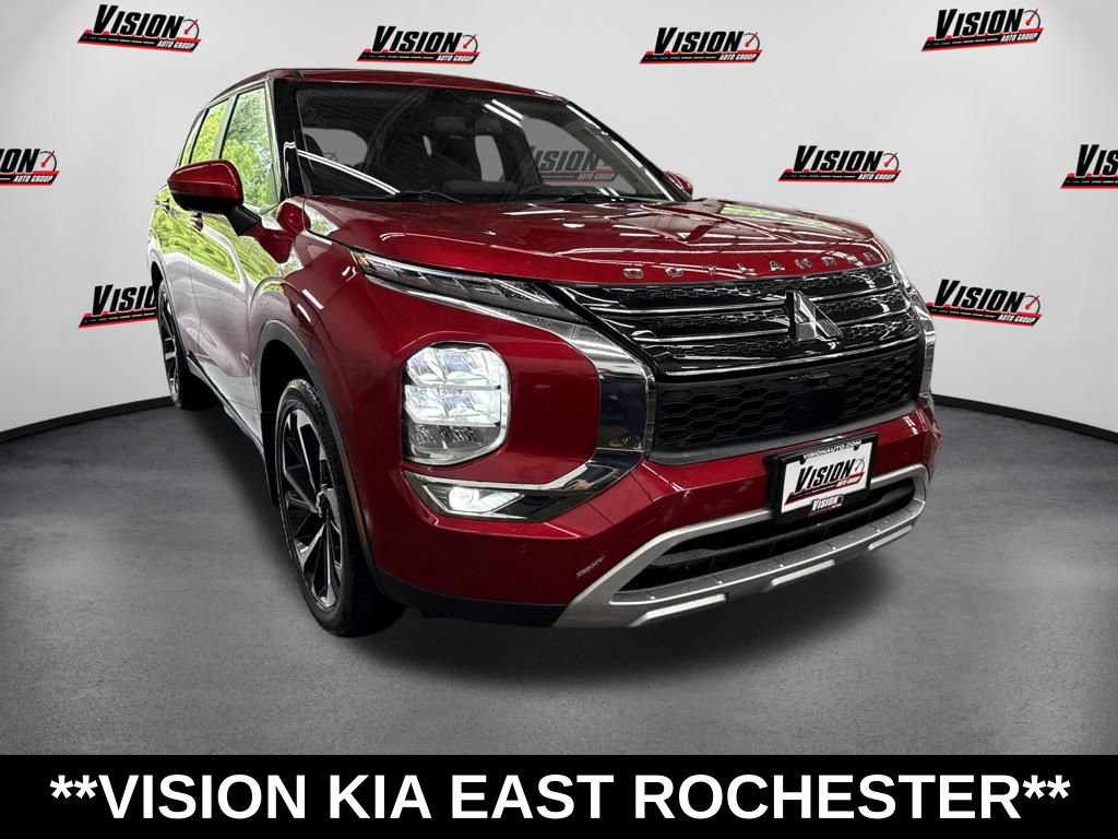 Used 2024 Mitsubishi Outlander AWD image 3