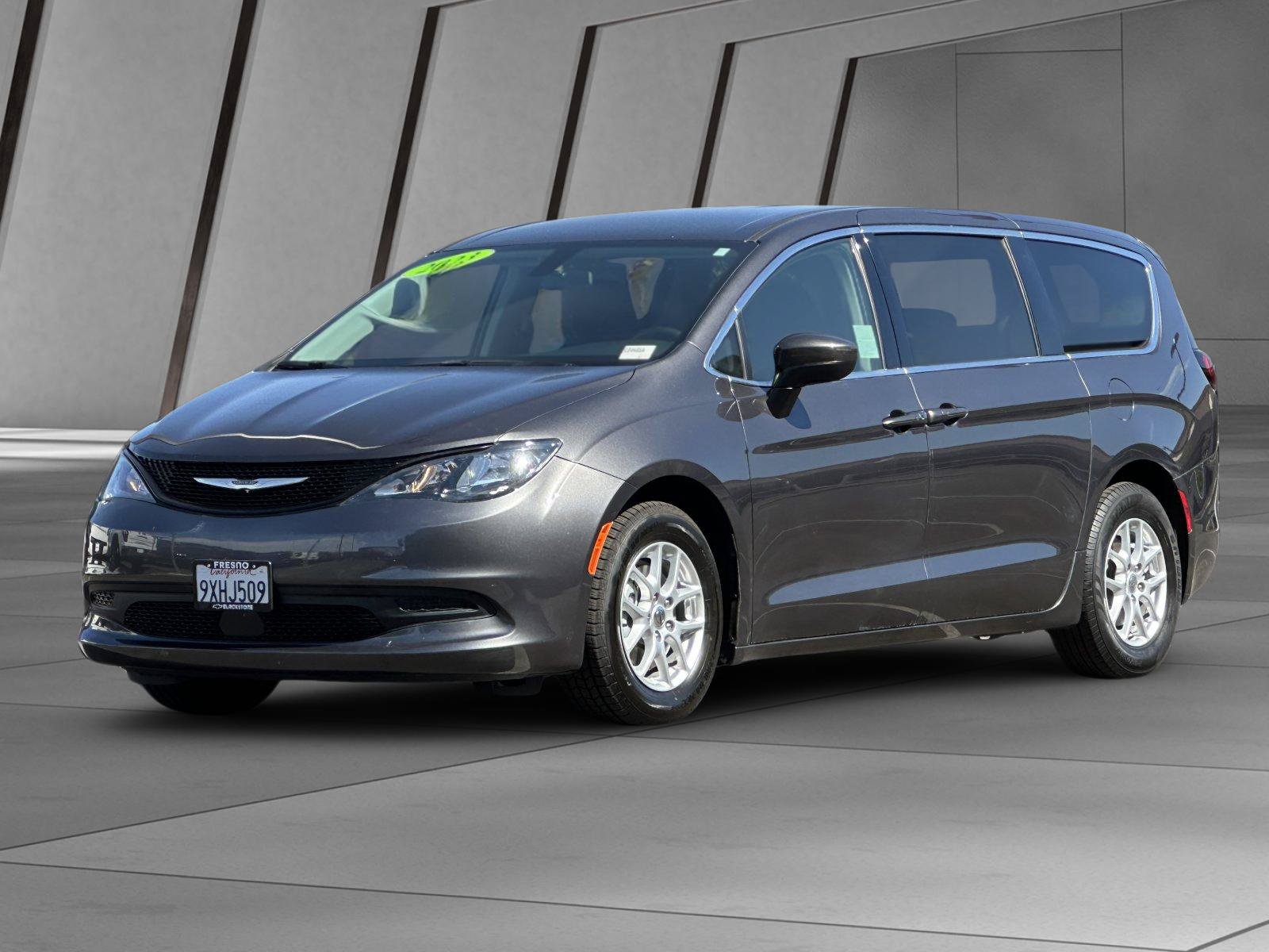 Used 2022 Chrysler Voyager LX FWD image 8