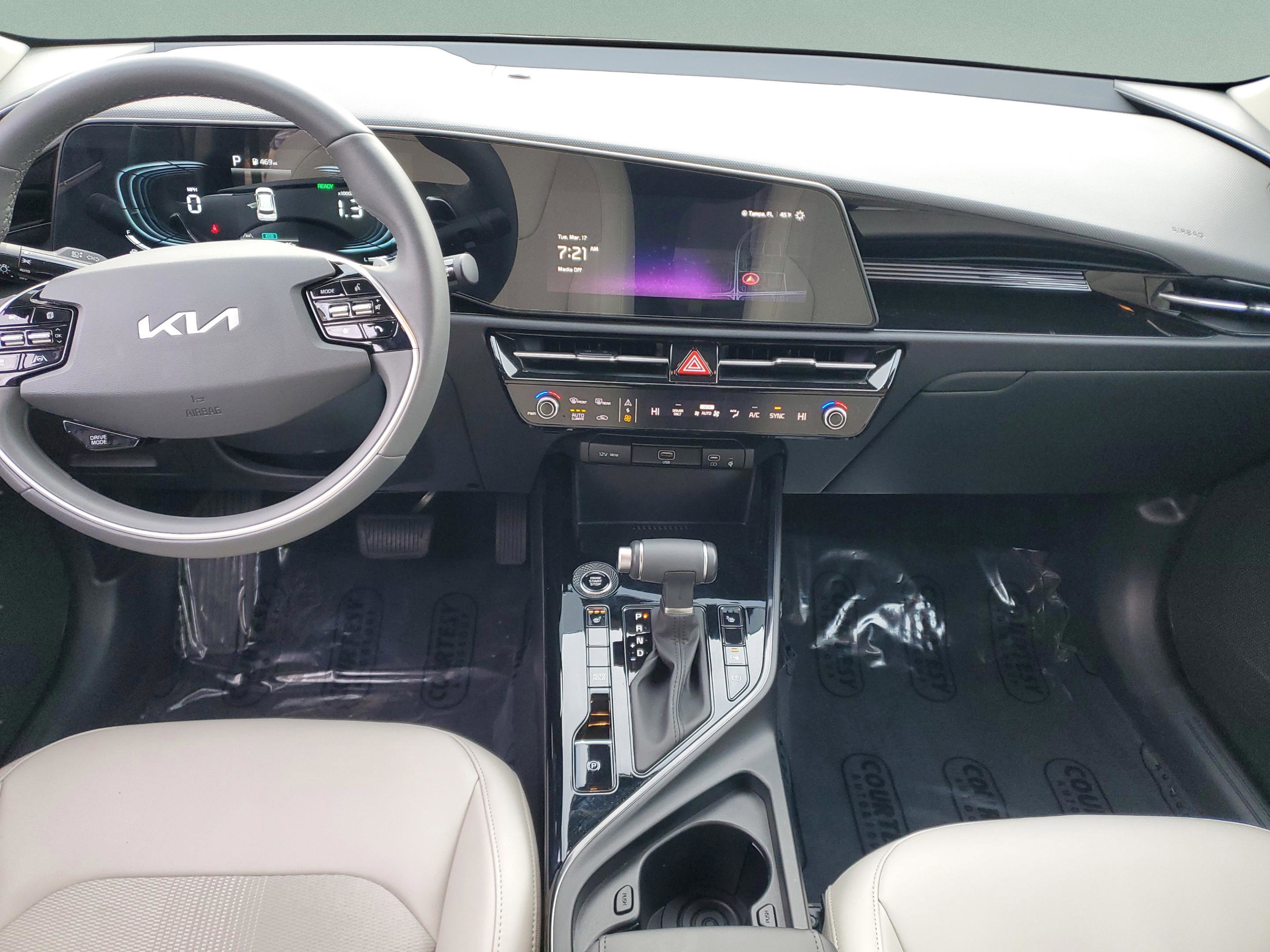 Used 2025 Kia Niro EX image 15