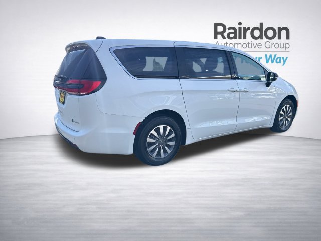 Used 2024 Chrysler Pacifica Limited FWD image 7
