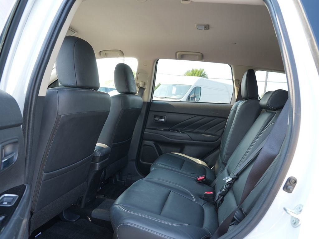 Used 2018 Mitsubishi Outlander GT AWD/4WD image 17