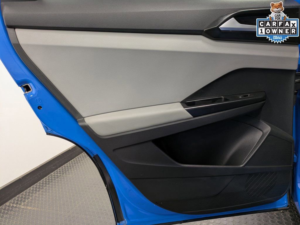 Used 2023 Volkswagen Taos SE w/ Panoramic Sunroof Package image 24