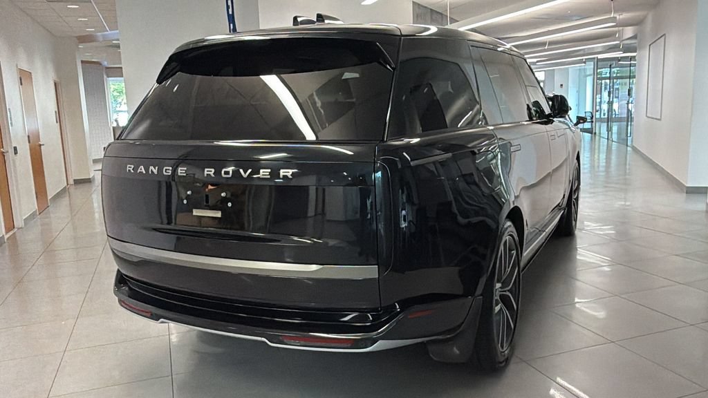 Used 2024 Land Rover Range Rover Long Wheelbase SE AWD/4WD image 4