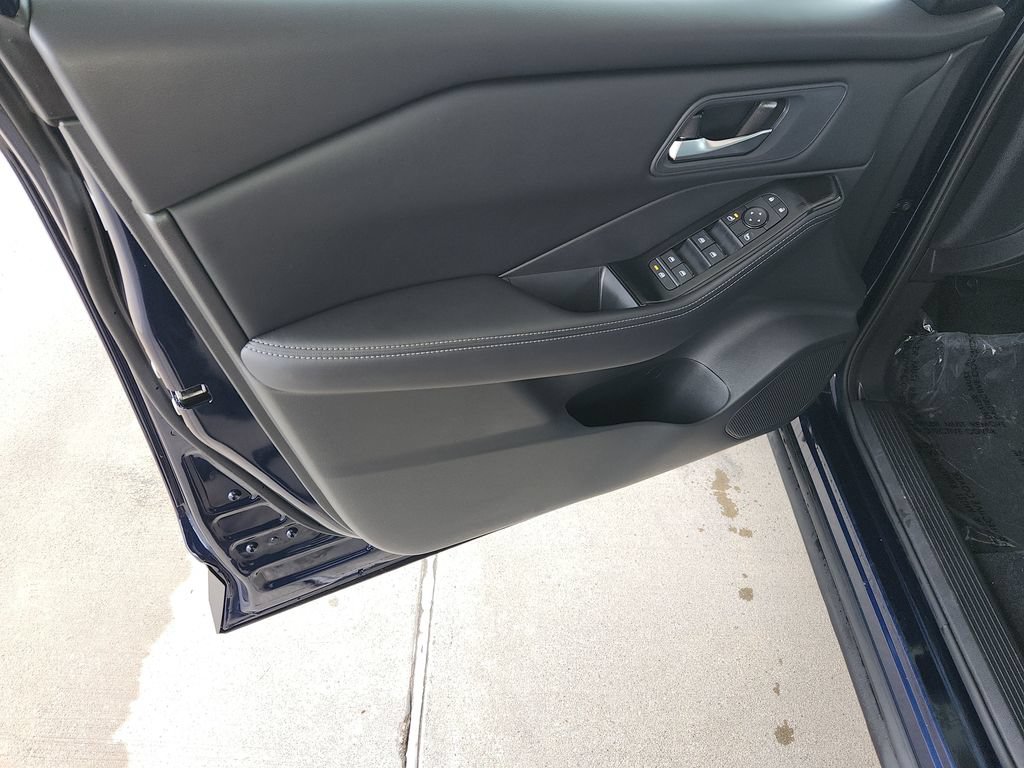 Used 2026 Nissan Rogue SV FWD image 28