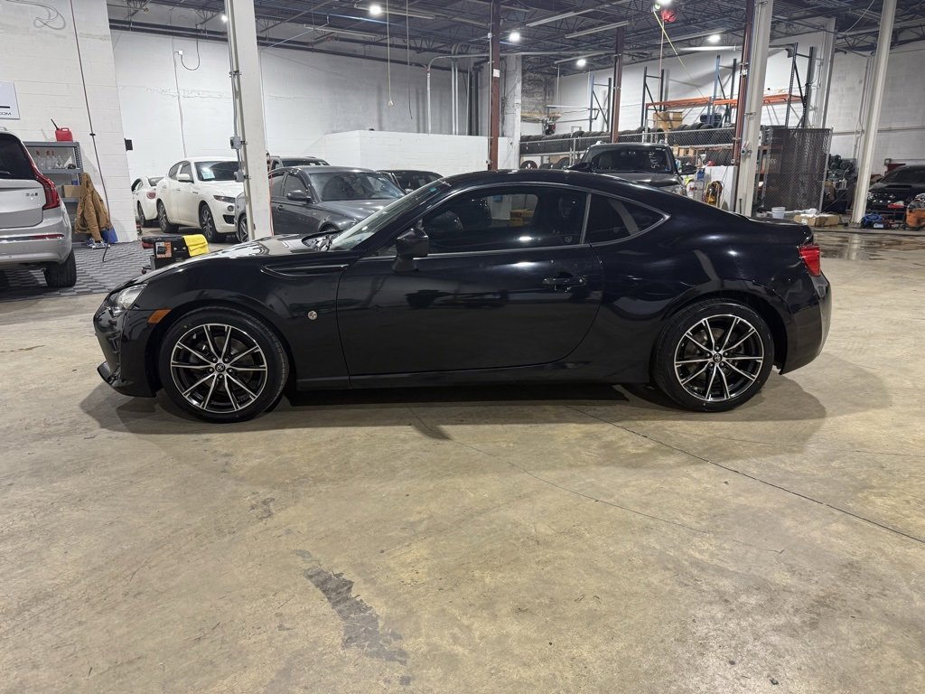 Used 2017 Toyota 86 image 3