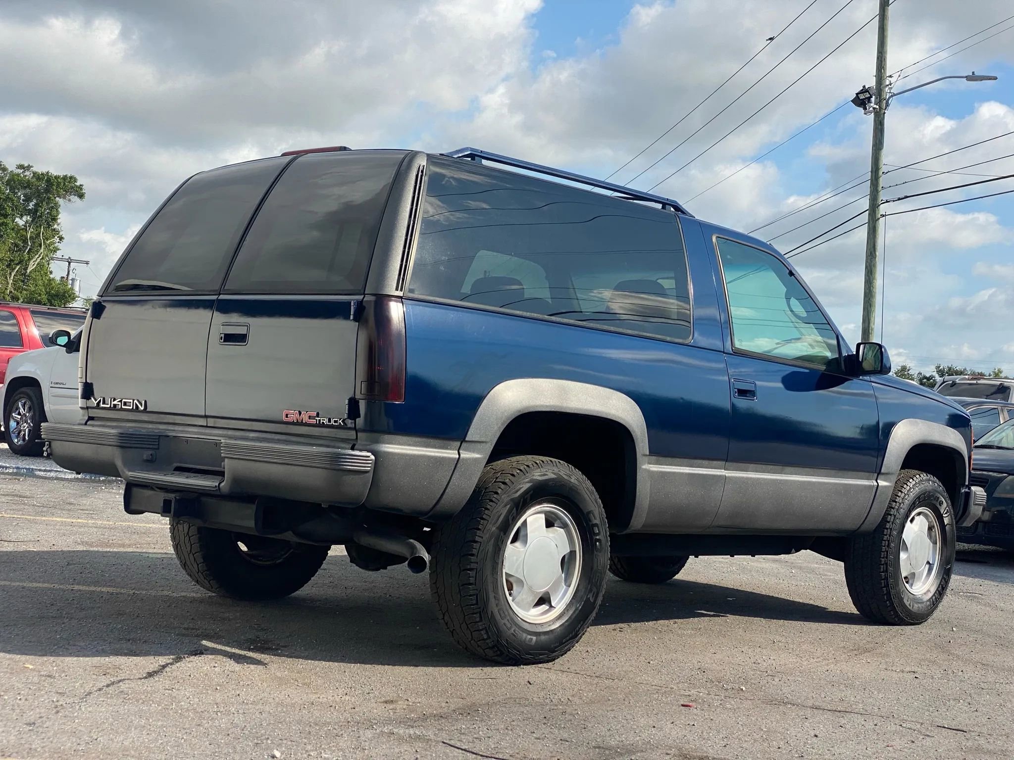 Used 1995 GMC Yukon 4WD 2-Door image 4