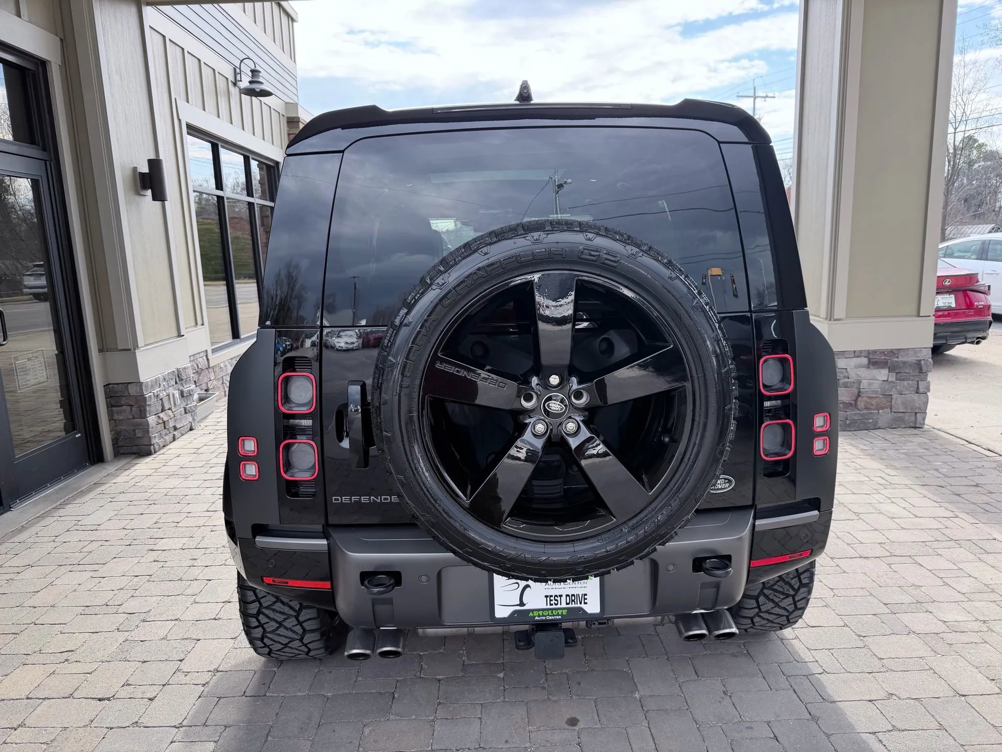 Used 2023 Land Rover Defender 110 V8 image 43