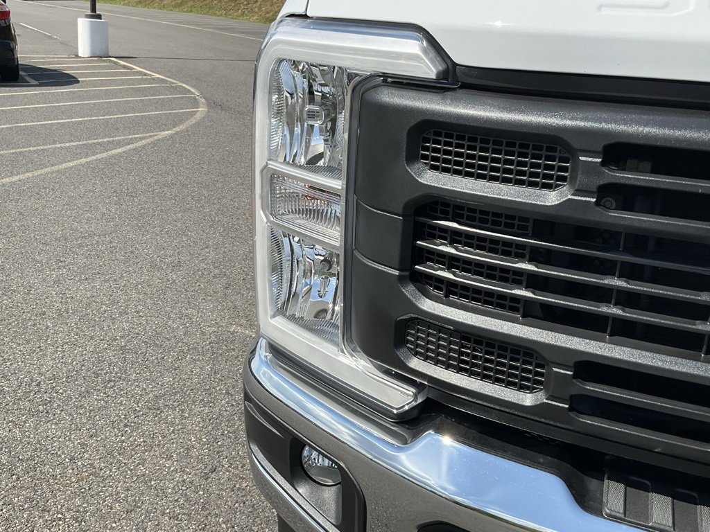 New 2026 Ford F350 XL image 2