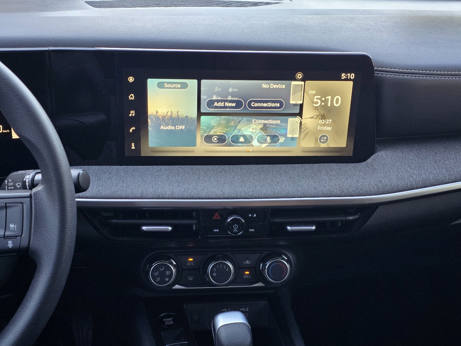 Certified 2025 Nissan Kicks SV image 17