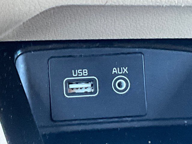 Used 2016 Kia Sedona SX FWD image 25