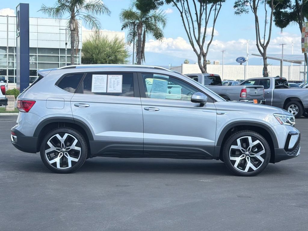 Used 2022 Volkswagen Taos SEL AWD/4WD image 2