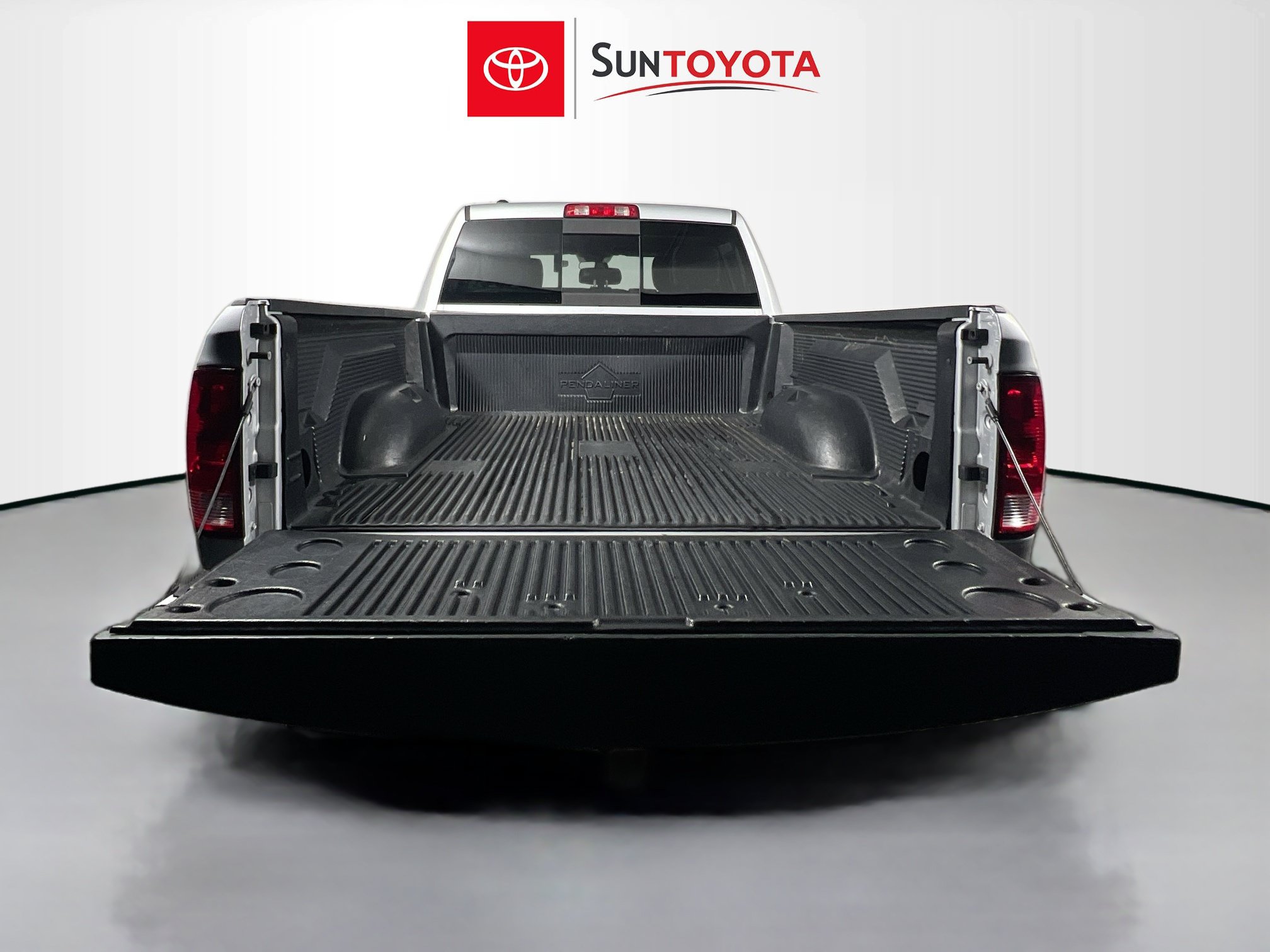 Used 2019 RAM 1500 Classic SLT AWD/4WD image 33
