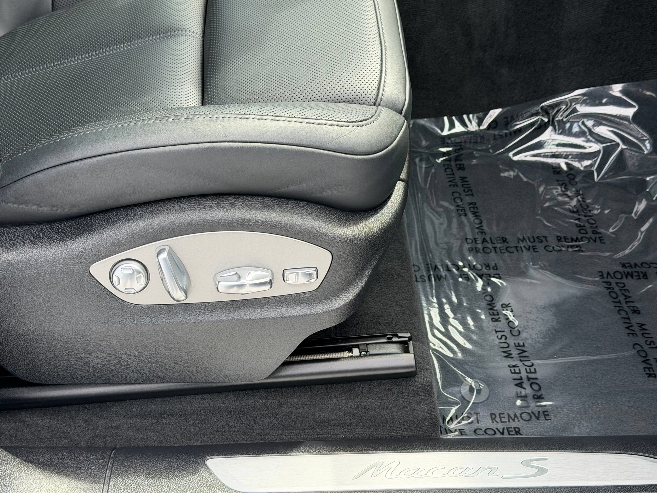 Certified 2023 Porsche Macan S AWD/4WD image 16