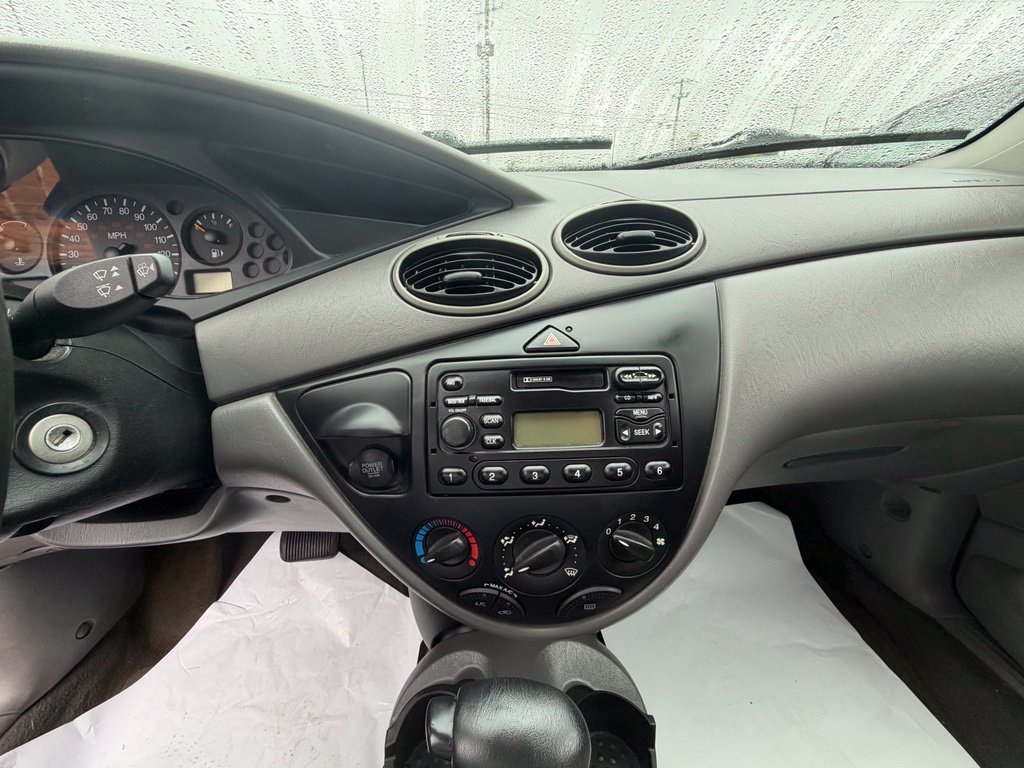 Used 2003 Ford Focus LX FWD image 8