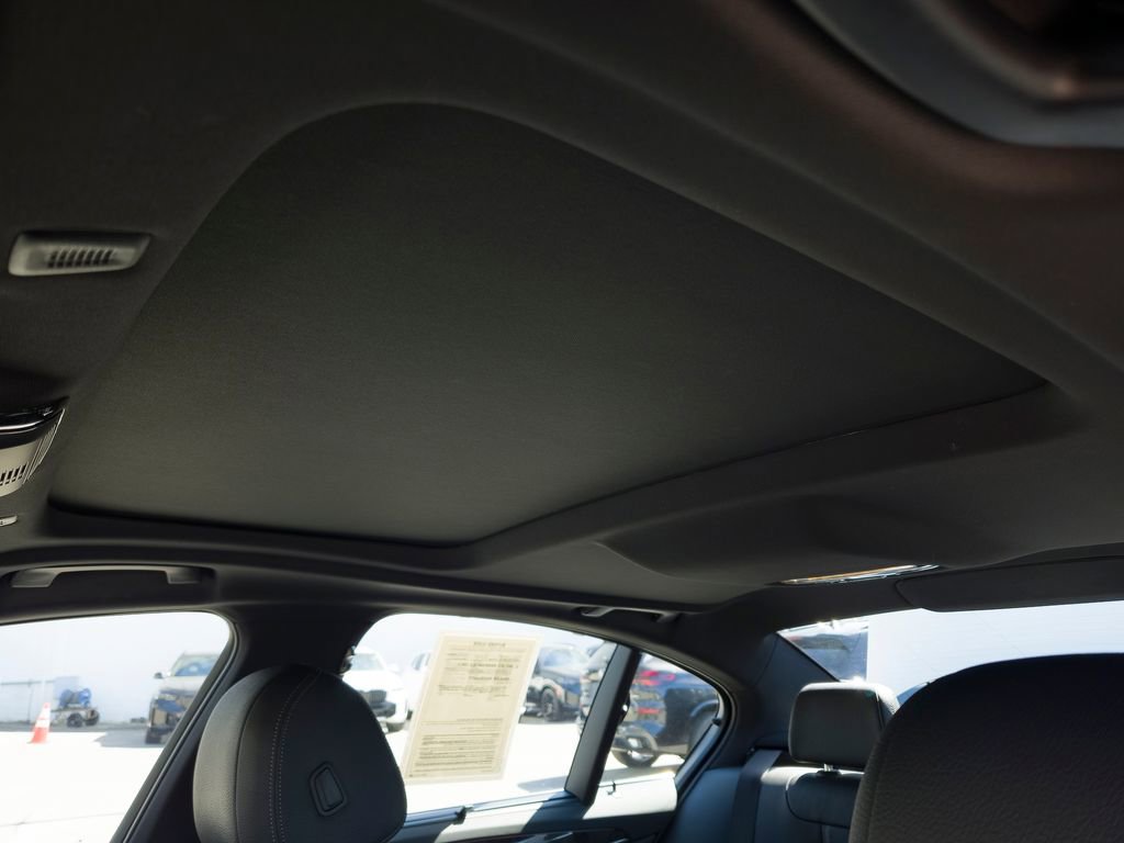 Used 2023 BMW 540i w/ Executive Package image 15