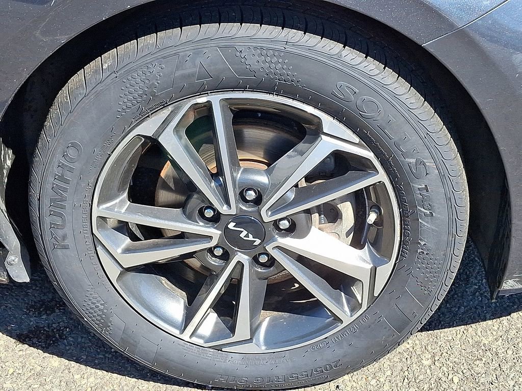 Used 2023 Kia Forte LXS image 9