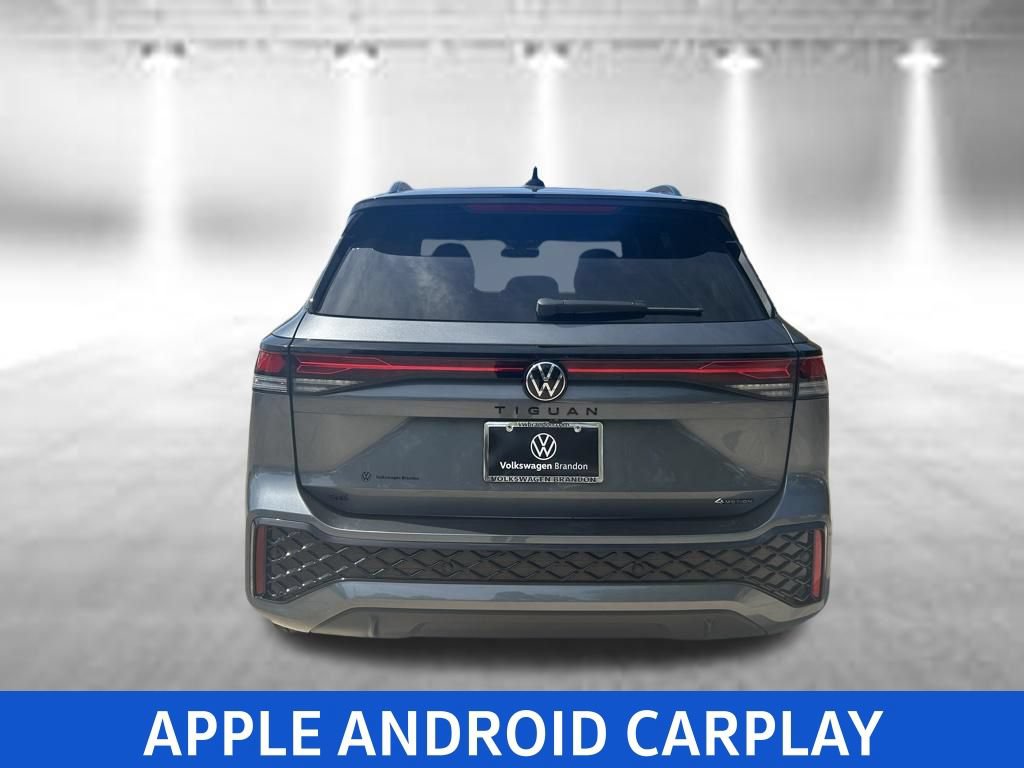 Certified 2025 Volkswagen Tiguan SE R-Line AWD/4WD image 4
