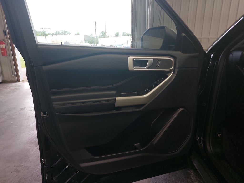 Used 2022 Ford Explorer XLT w/ Equipment Group 202A AWD/4WD image 29
