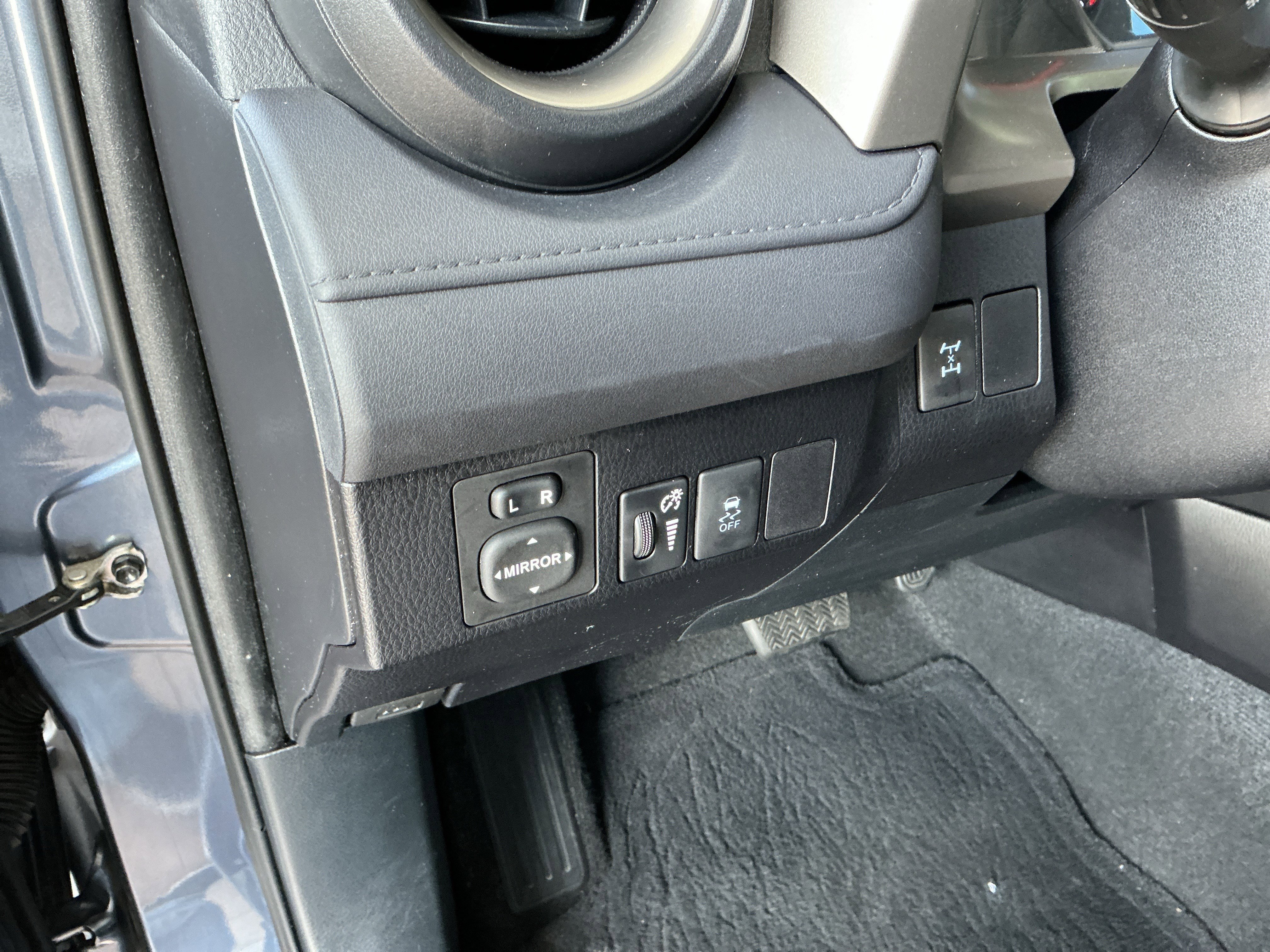 Used 2014 Toyota RAV4 LE image 26