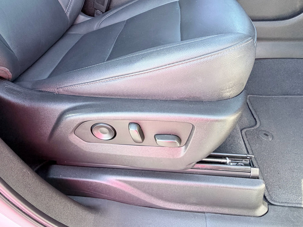 Used 2022 Chevrolet Tahoe Z71 w/ Z71 Off-Road Package AWD/4WD image 28