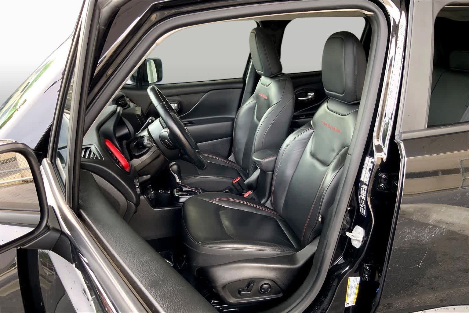 Used 2023 Jeep Renegade Trailhawk w/ Sun/Sound Group AWD/4WD image 8